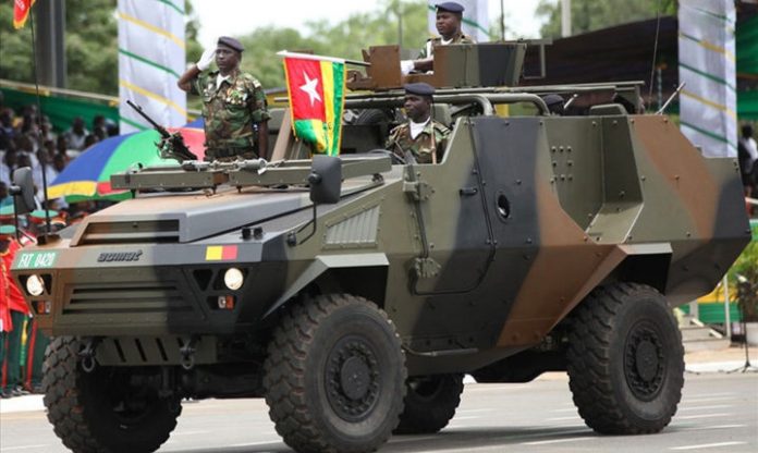 L'armée togolaise en parade lors d'un défilé à Lomé