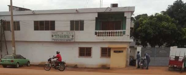Commissariat du 9ème Arrondissement de Lomé : Le Commissaire et son Adjoint font enlever et menotter un fonctionnaire de l’Etat sans un soit-transmis