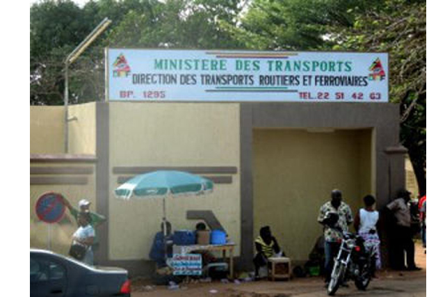 Togo, Examen de permis de conduire à Lomé : Un examinateur agace…