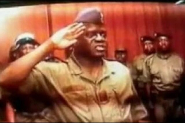 Des soldats putschistes prêtent allégeance à Faure Gnassingbé en 2005 après la mort de son dictateur de père Eyadema Gnassingbé | Capture d’écran: DR